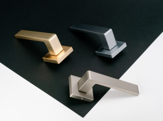 Ручки для межкомнатных дверей — широкий выбор цветов: золото, графит и хром.