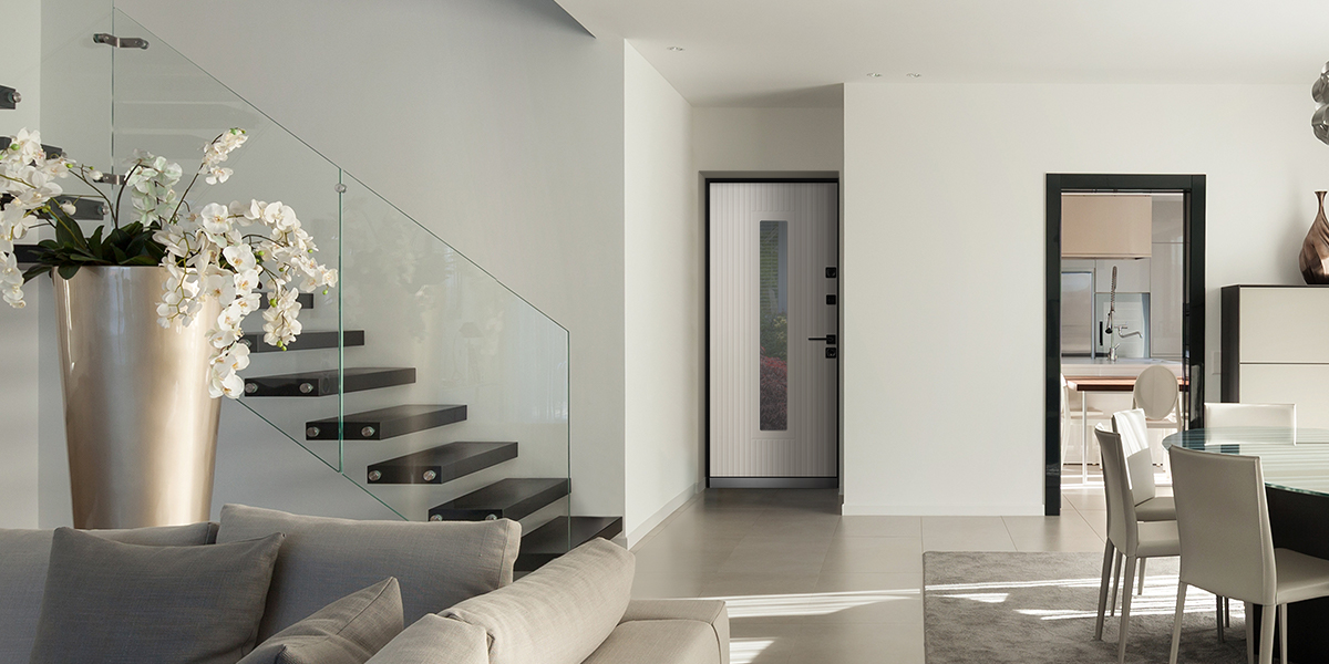 Входная дверь цвета слоновой кости