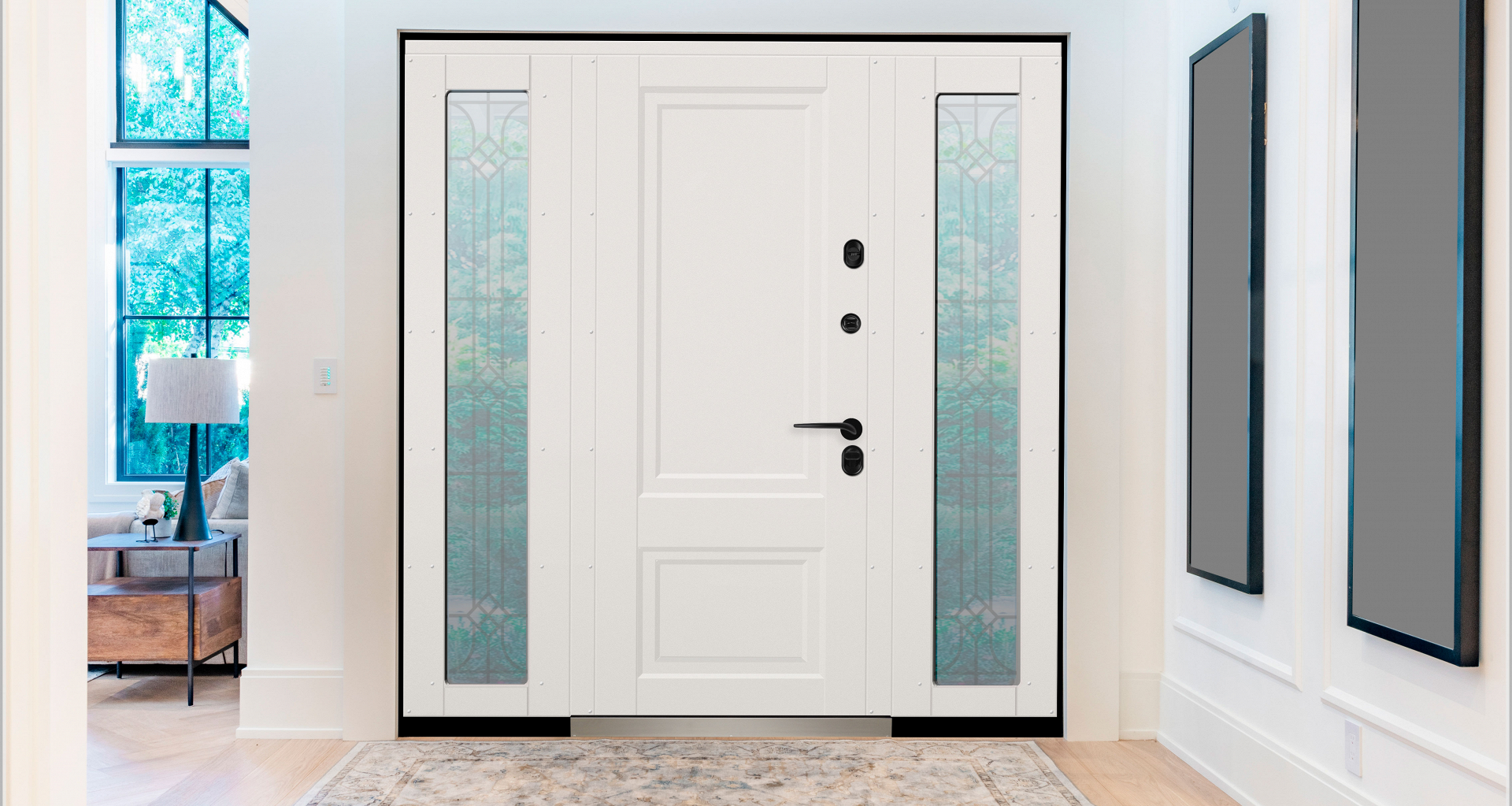 Входная дверь с застекленными доборами изнутри