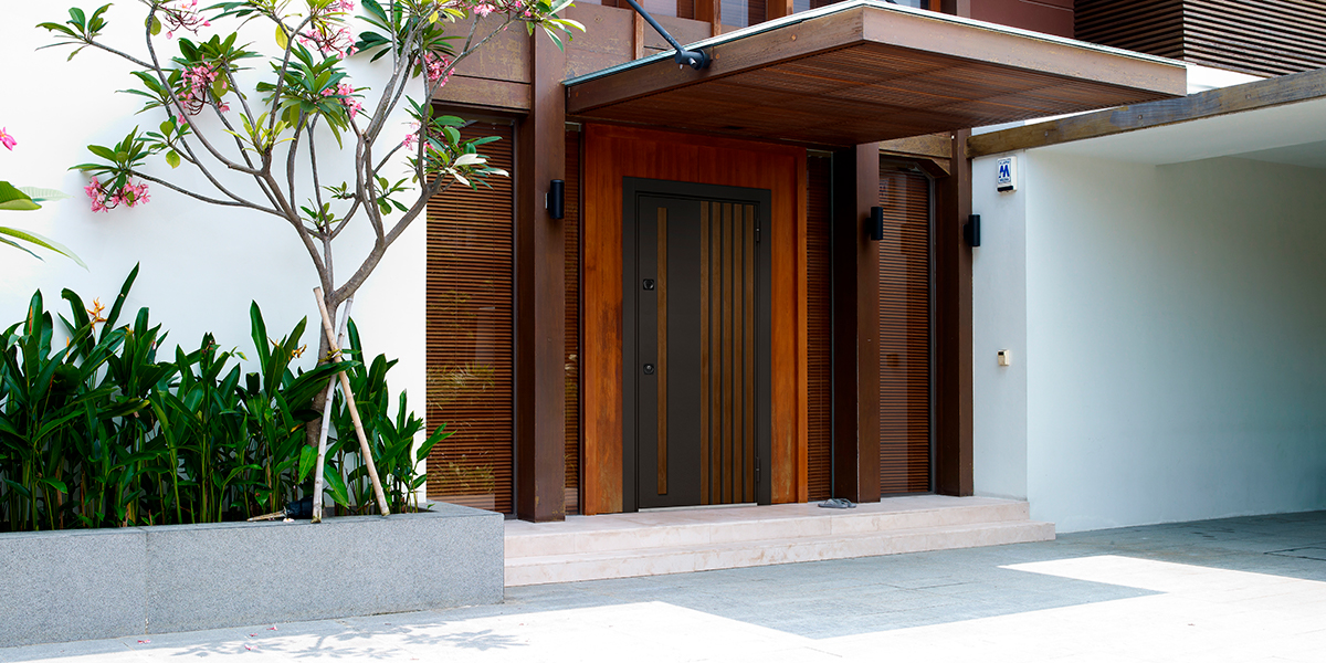 Входная дверь с баффелями