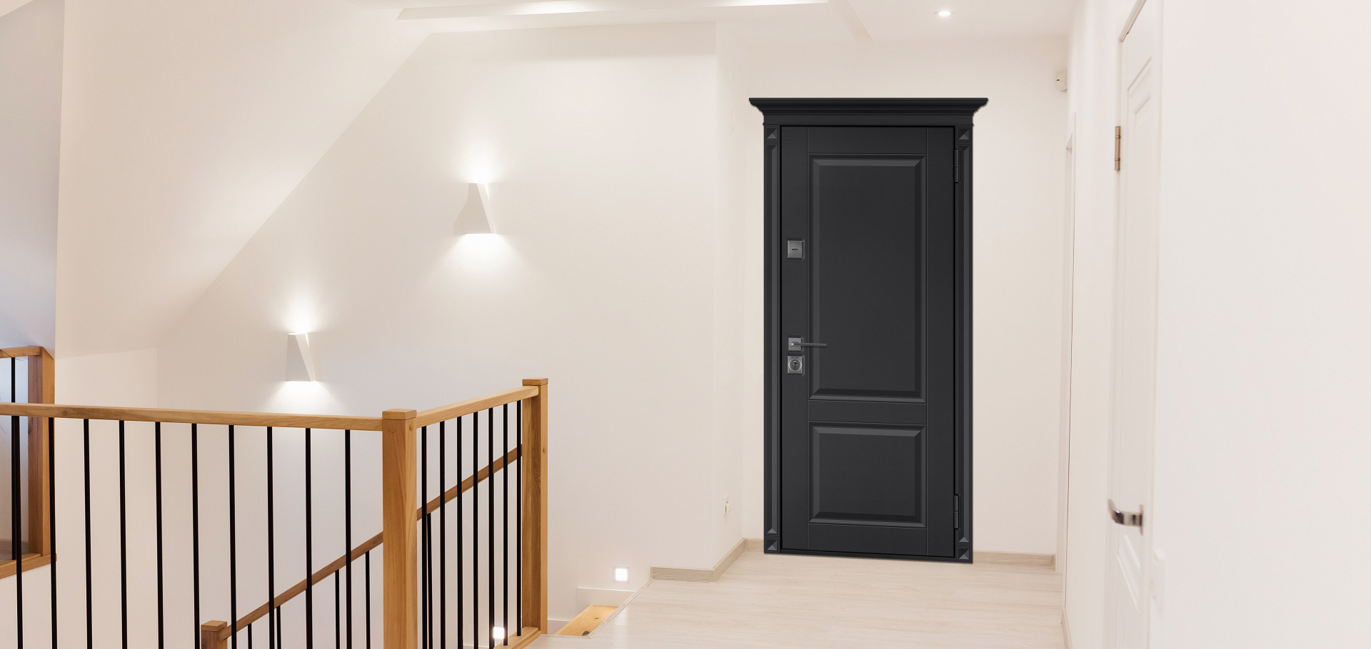 Темная входная дверь в квартиру