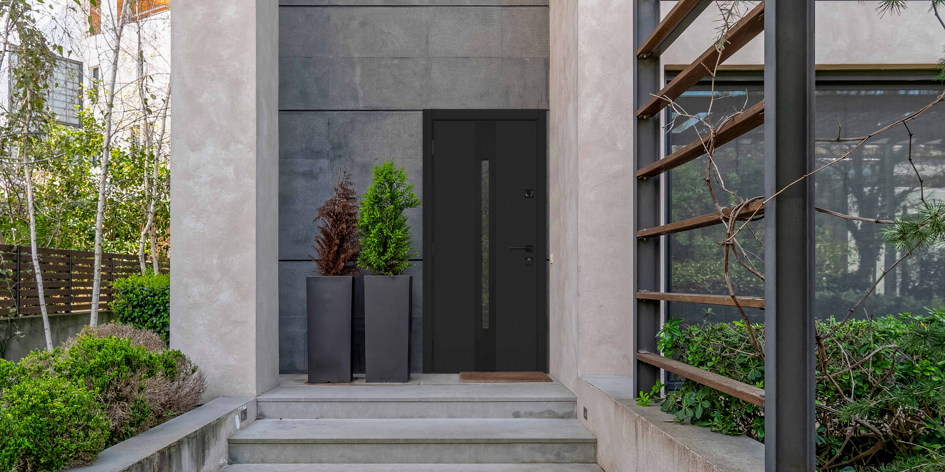 Современная входная дверь с окном