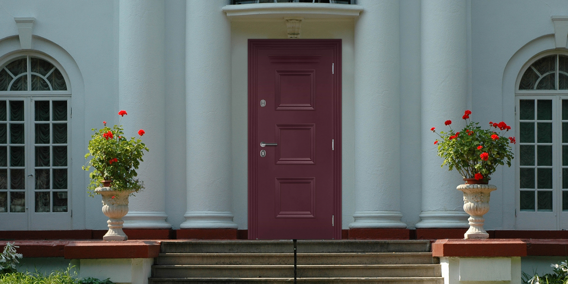 Входная дверь с багетами