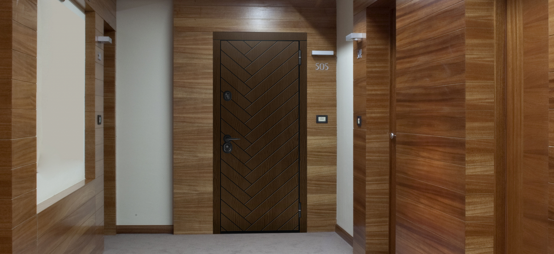 Входная дверь с отделкой из дерева