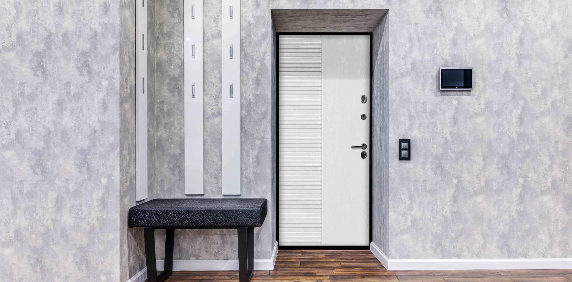 Модель «Бродвей»&nbsp;—&nbsp;входная дверь в квартиру с отделкой из экошпона Premium&nbsp;