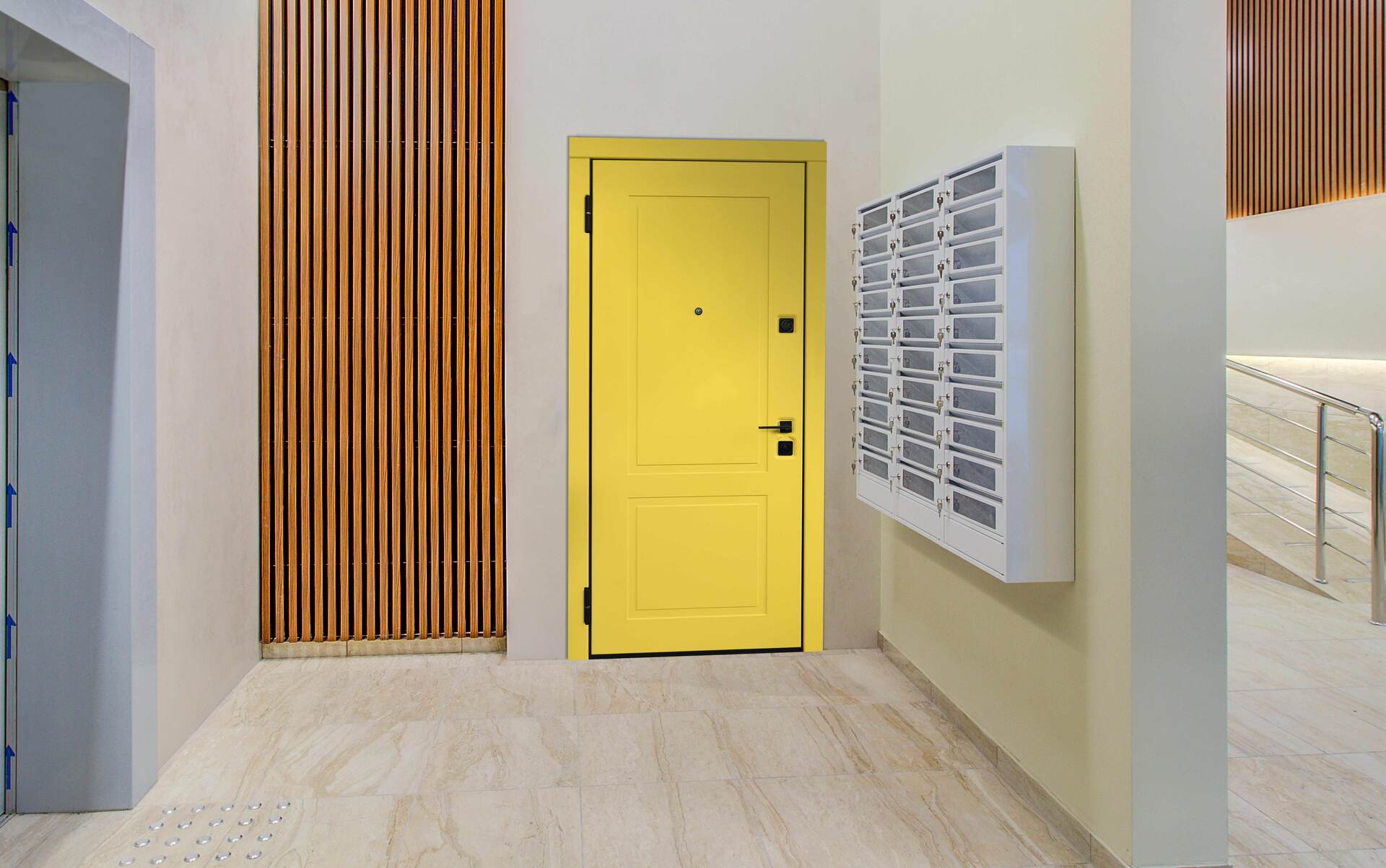 Яркая входная дверь в квартиру